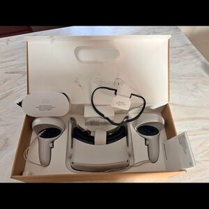 Quest 2 VR Headset with Controllers - White